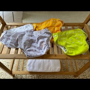 4 Alva baby clothe diapers. In great condition.